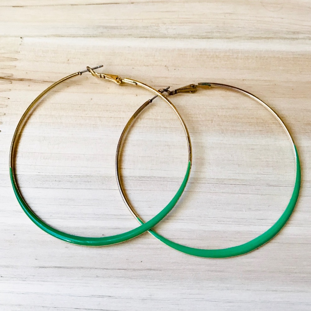 5 for $25 🎁 Vintage Large Enameled Green Earrings